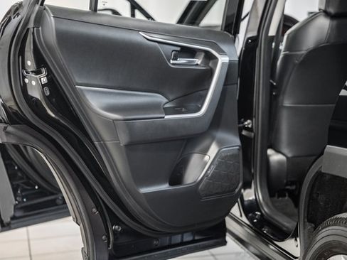 Used 2020 Toyota RAV4 XLE Premium image 37