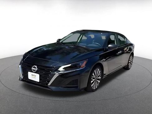 Used 2025 Nissan Altima 2.5 SV FWD image 7