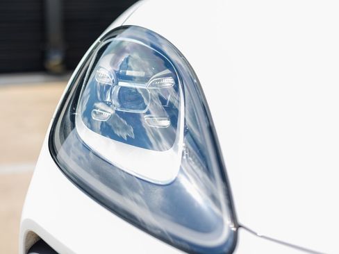 Certified 2023 Porsche Cayenne Platinum Edition image 13