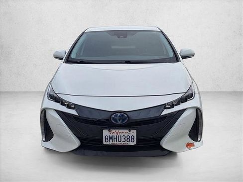 Used 2020 Toyota Prius Prime XLE image 2