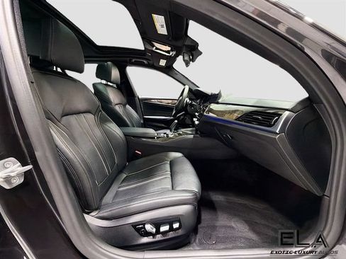 Used 2018 BMW 540i w/ M Sport Package RWD image 33