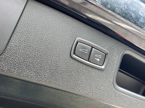 Certified 2017 Porsche Macan AWD/4WD image 22