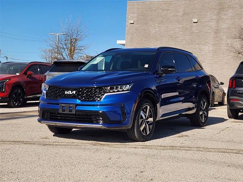 Certified 2023 Kia Sorento S image 3