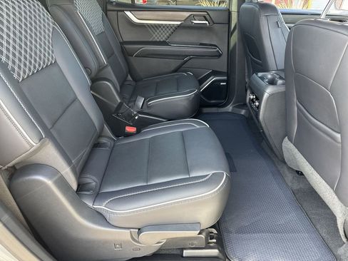 Used 2024 GMC Acadia Denali w/ Super Cruise Package image 27