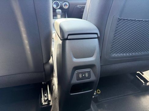 Certified 2025 Hyundai Venue SEL FWD image 25