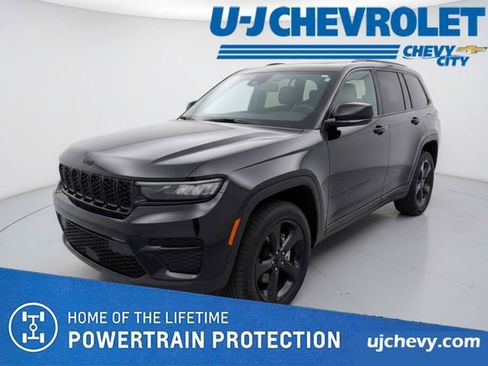 Used 2023 Jeep Grand Cherokee Altitude image 1