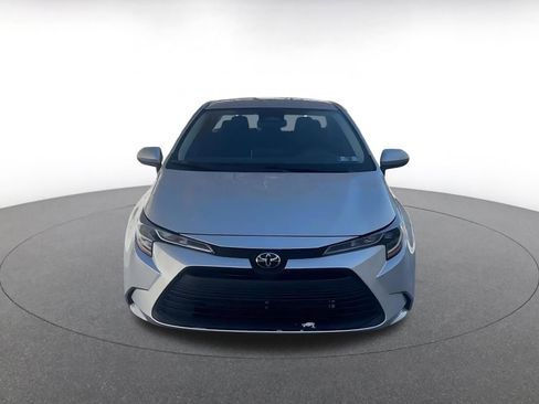Used 2025 Toyota Corolla LE image 4