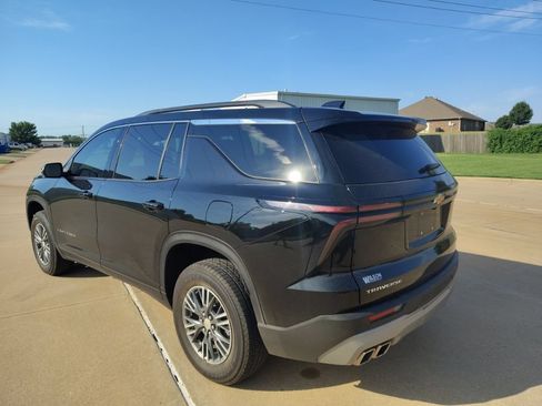 Used 2024 Chevrolet Traverse LT w/ LPO, Floor Liner Package FWD image 5