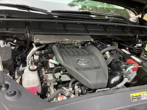 Used 2023 Toyota Highlander XLE AWD/4WD image 24