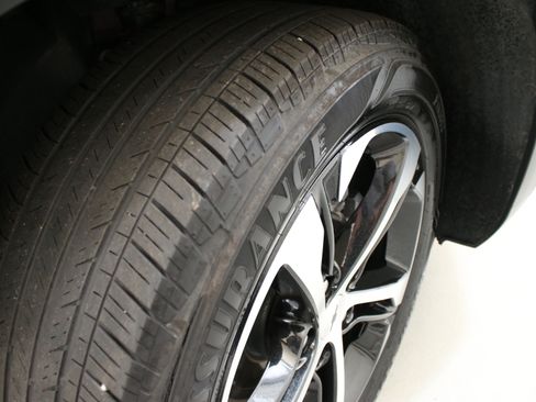 Used 2025 Chevrolet Trax RS w/ Driver Confidence Package FWD image 31