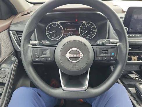 Used 2023 Nissan Rogue SV FWD image 11