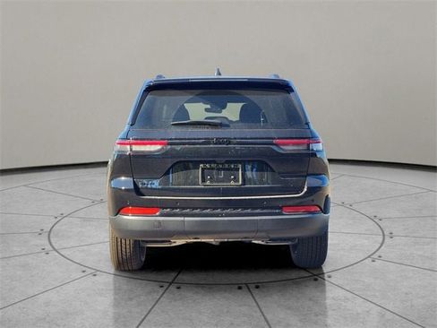 New 2025 Jeep Grand Cherokee Altitude image 11