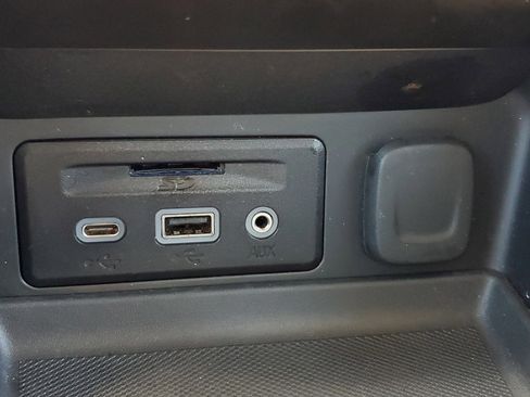 Used 2023 GMC Terrain SLT image 31