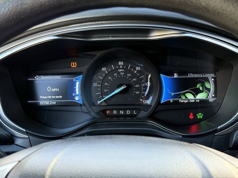 Used 2020 Ford Fusion SE image 11