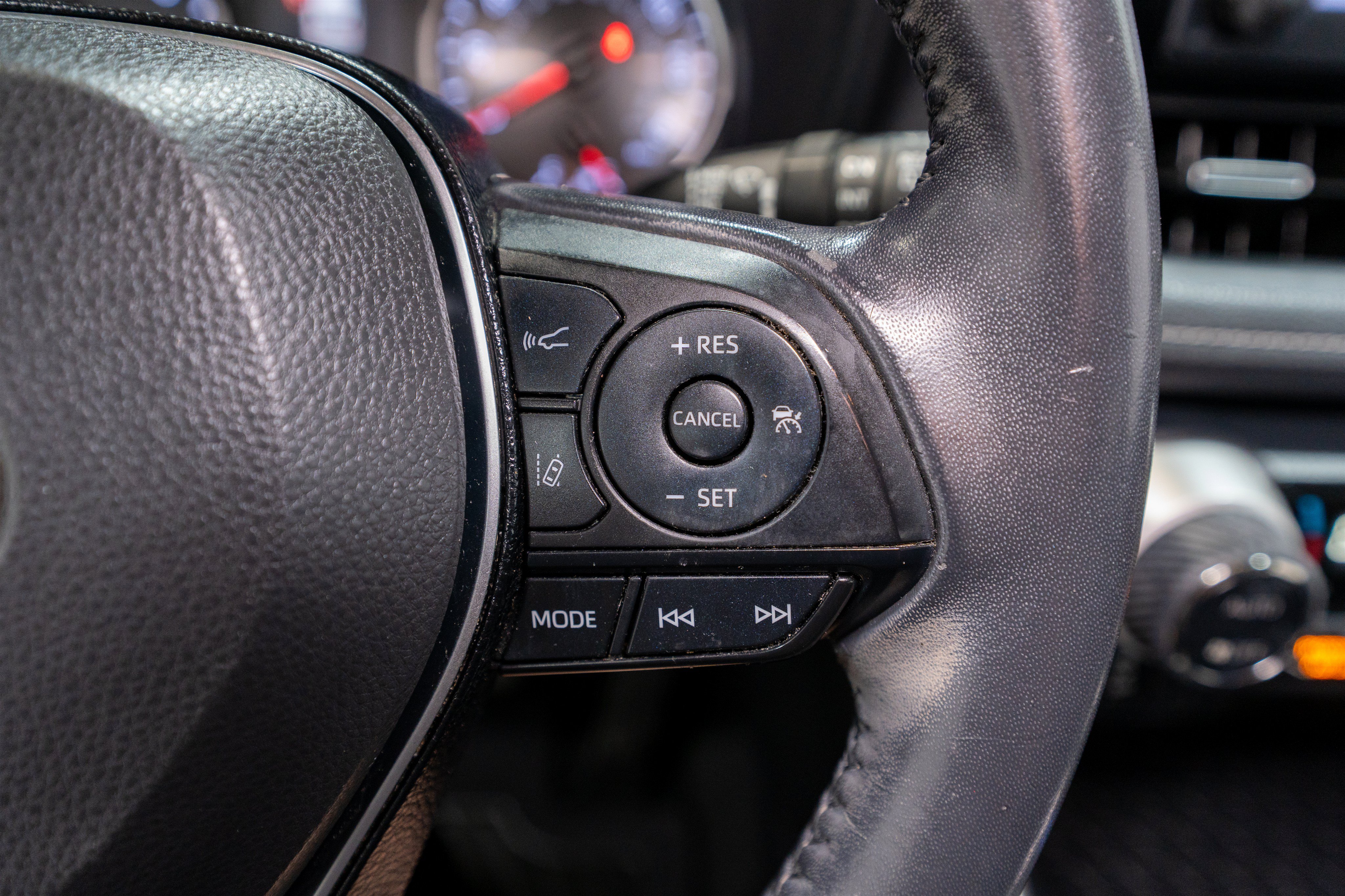 Used 2019 Toyota RAV4 XLE Premium FWD image 23