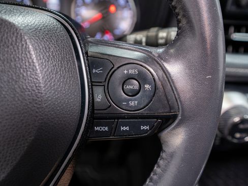 Used 2019 Toyota RAV4 XLE Premium FWD image 23