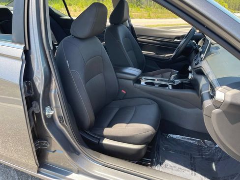 Used 2024 Nissan Altima 2.5 SV FWD image 42