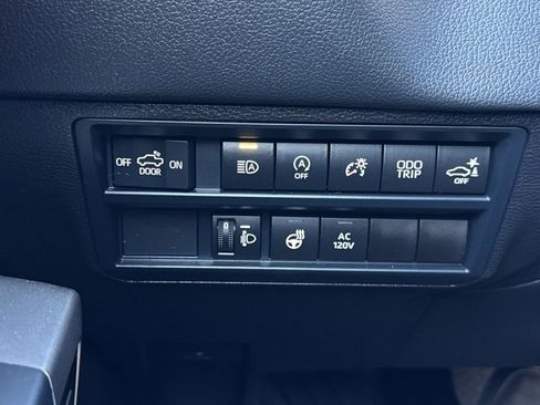Used 2025 Toyota Tundra Limited AWD/4WD image 18