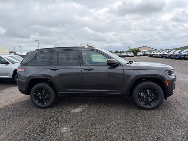 New 2026 Jeep Grand Cherokee Altitude AWD/4WD image 2