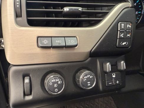 Used 2018 GMC Yukon Denali w/ Denali Ultimate Package AWD/4WD image 16