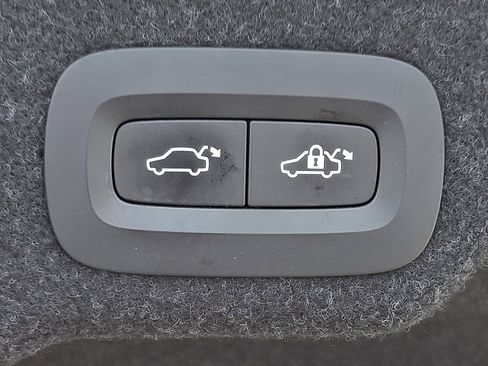 Used 2018 Volvo S90 T6 Inscription image 30