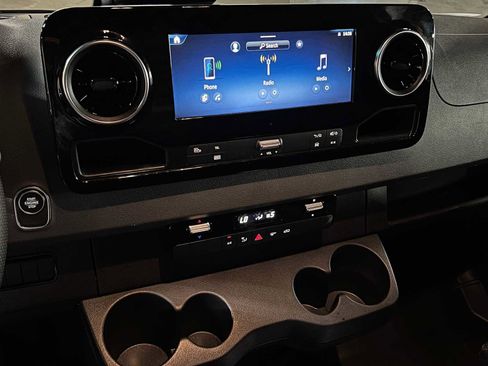 Used 2025 Mercedes-Benz Sprinter 2500 image 27