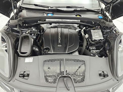 Used 2019 Porsche Macan AWD/4WD image 17