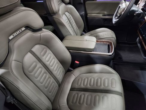 Used 2023 Rivian R1S Launch Edition image 21