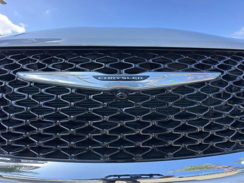 Used 2024 Chrysler Pacifica Touring image 47