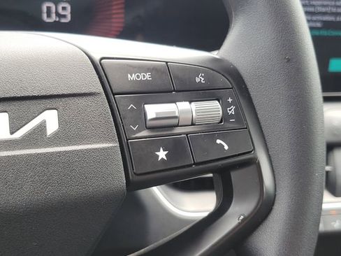 Certified 2025 Kia K4 FWD image 17