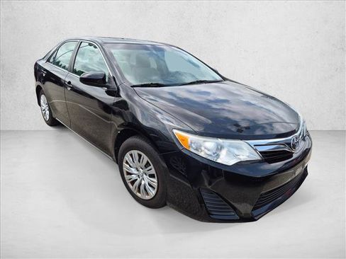 Used 2012 Toyota Camry LE FWD image 3