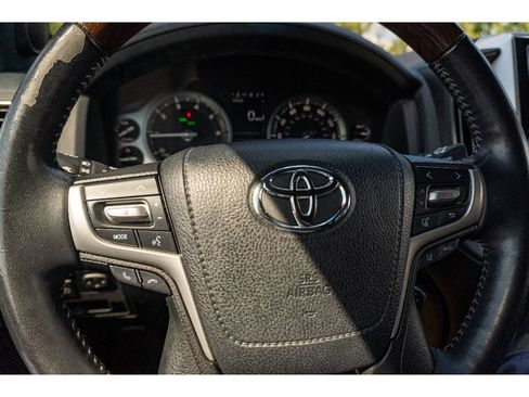 Used 2020 Toyota Land Cruiser AWD/4WD image 32