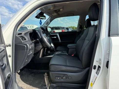 Used 2023 Toyota 4Runner SR5 Premium w/ SR5 Premium Package AWD/4WD image 18