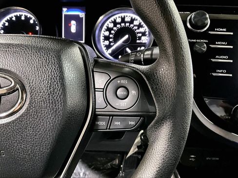 Certified 2018 Toyota Camry LE image 24