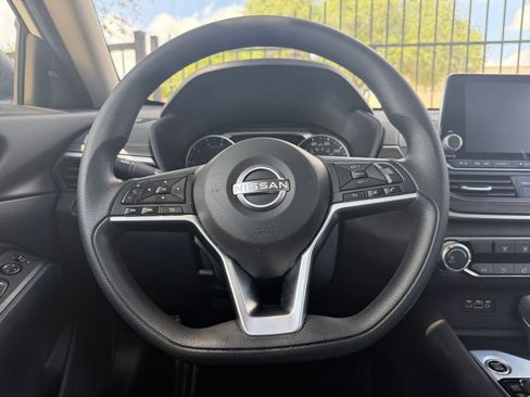 Used 2025 Nissan Altima 2.5 SV FWD image 29