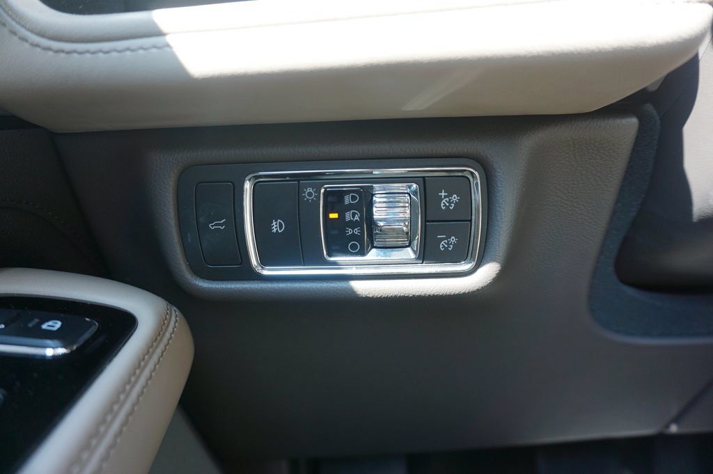 Used 2020 Lincoln Aviator Reserve w/ Equipment Group 202A AWD/4WD image 4