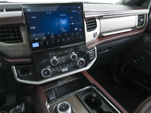 Used 2024 Ford Expedition Limited image 26