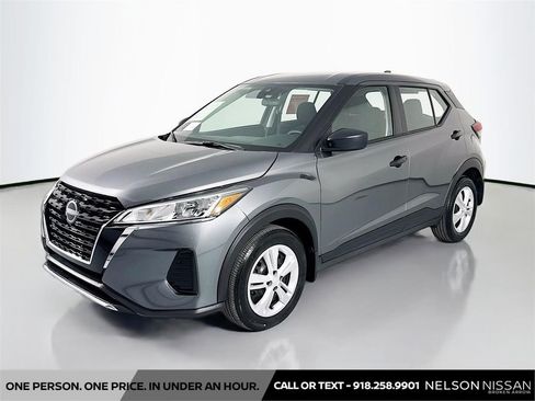 Certified 2025 Nissan Kicks Play S image 1