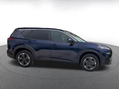 Used 2025 Nissan Rogue SV FWD image 16