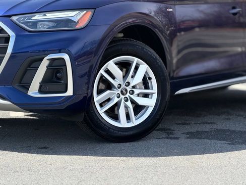 Used 2023 Audi Q5 2.0T Premium w/ Convenience Package AWD/4WD image 2
