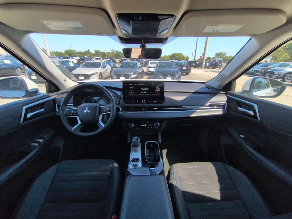 Used 2025 Mitsubishi Outlander SE AWD/4WD image 25
