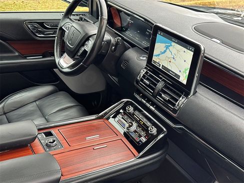 Used 2021 Lincoln Navigator Reserve image 15