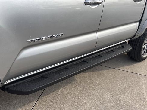 Used 2023 Toyota Tacoma Limited image 13