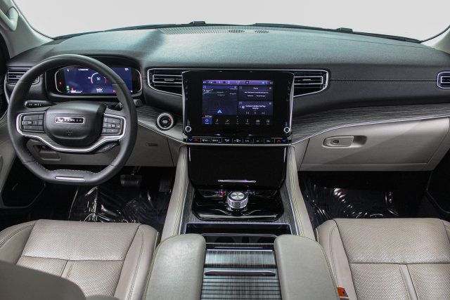 Used 2024 Jeep Wagoneer L Series II w/ Flexible Seating Group RWD image 25
