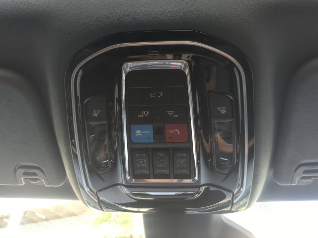 Used 2023 Jeep Grand Wagoneer L Series II AWD/4WD image 25