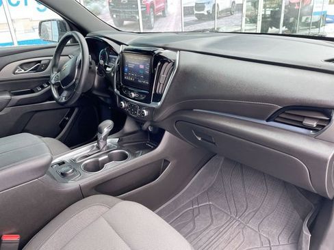 Certified 2023 Chevrolet Traverse LT w/ Rear Camera Mirror Package image 27