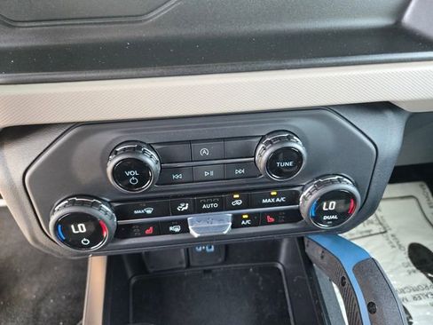 Used 2023 Ford Bronco Wildtrak image 15