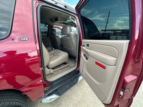Used 2006 Chevrolet Suburban LTZ w/ Preferred Equipment Group AWD/4WD image 53