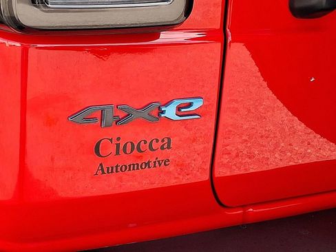 Used 2024 Jeep Wrangler Unlimited image 32