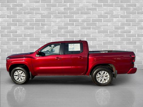 Used 2022 Nissan Frontier SV image 2